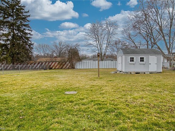 3rd image of 842 Bowman St