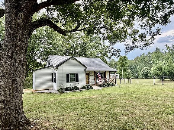 2nd image of 2935 Boones Cave Rd