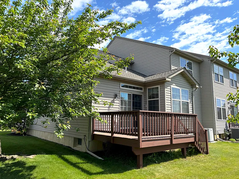 3047 Village Dr — Photo 3