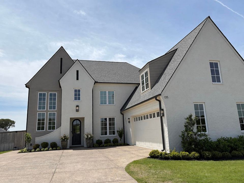 1st image of 135 Pierpont Ct