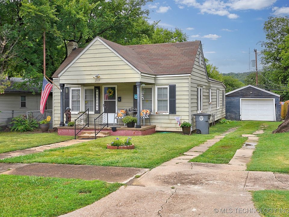2nd image of 2119 W 40th St