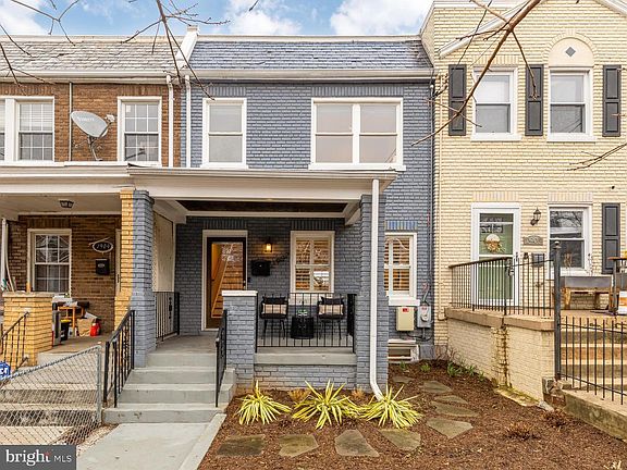 2nd image of 2907 7th St NE