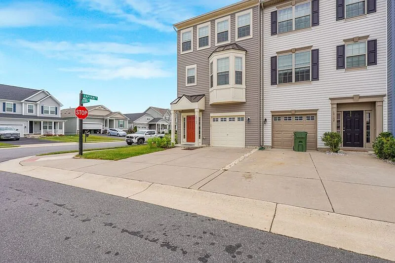 4 bed, 3.5 bath, 2057 sqft, $2,500 — Photo 3