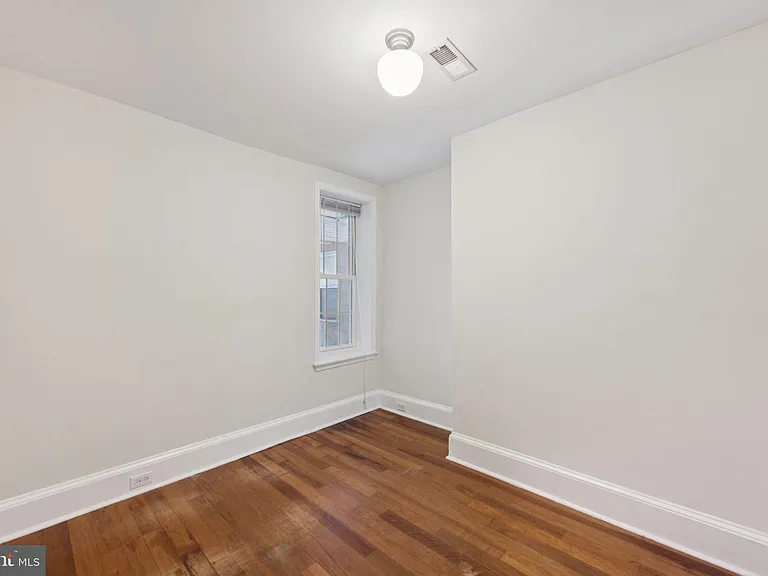 1814 E Pratt St — Photo 14