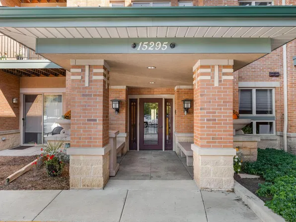 15295 W Library LANE #208, New Berlin, WI 53151