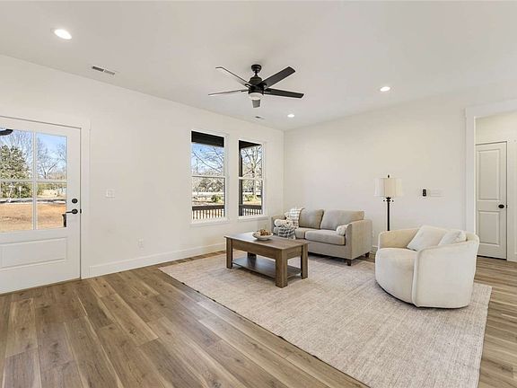 5th image of 191 Murdock Rd