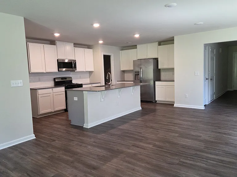 1537 Woodhouse Dr — Photo 3