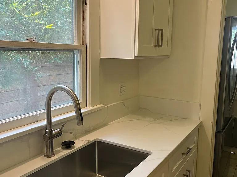807 N Wilson Ave — Photo 18