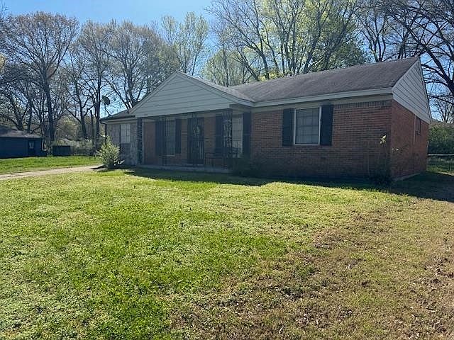 2nd image of 2771 Lake Park Rd
