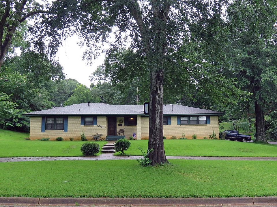 1st image of 1002 Woodland Dr