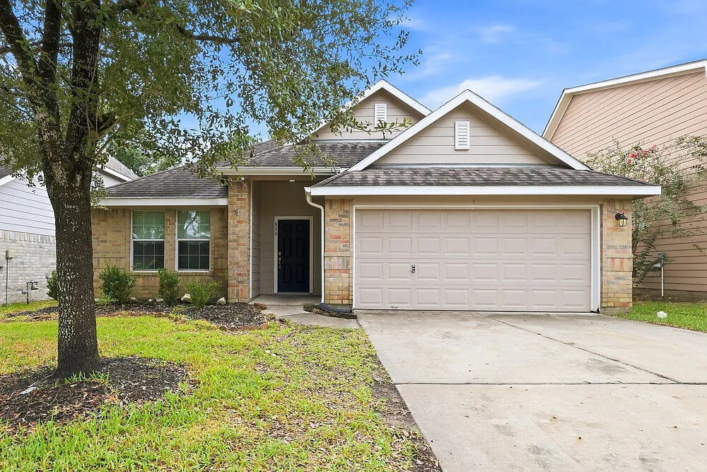 4 bed, 2.0 bath, 1946 sqft, $2,035 — Photo 1