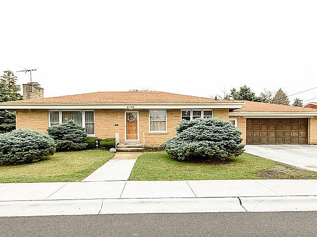 2708 Sarah St photo 1