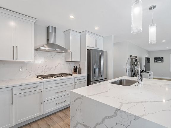 5th image of 8347 E Montecito Ave