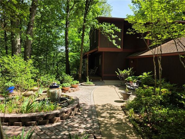 406 Vivian Way, Woodstock, GA 30188