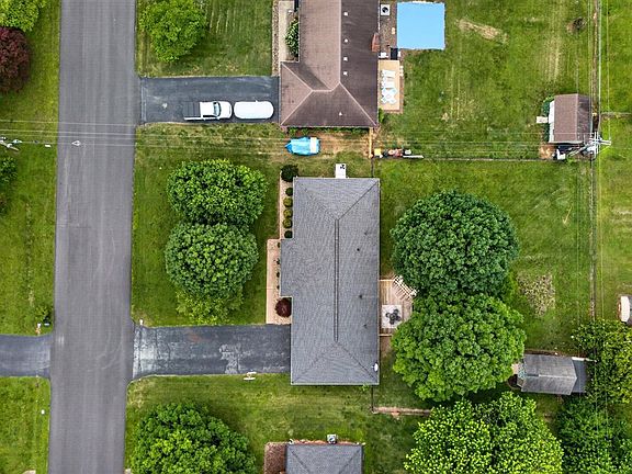 4th image of 1725 Curling Way