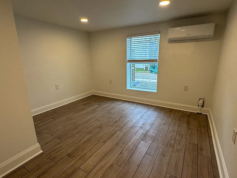 Freshly Renovated 2bd/1ba with New Appliances Near Campus — Photo 8