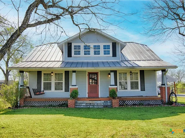 800 S Main St, Hallettsville, TX 77964