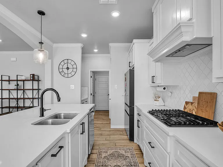 2726 Shirley Dr — Photo 12