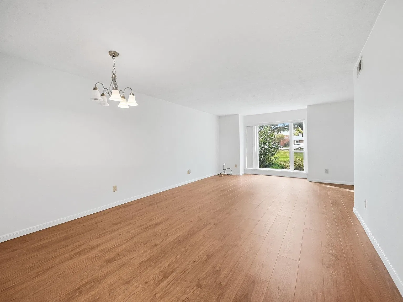 3 bed, 2.5 bath, 1794 sqft, $2,350 — Photo 2