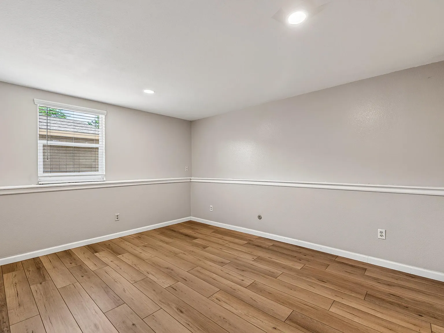 2 bed, 1100 sqft, $1,800 — Photo 3