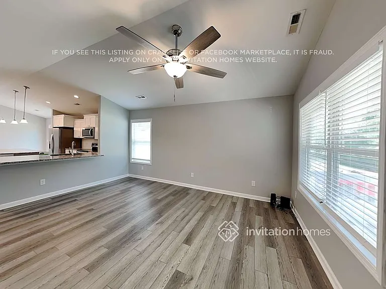 1125 Roberts St — Photo 5