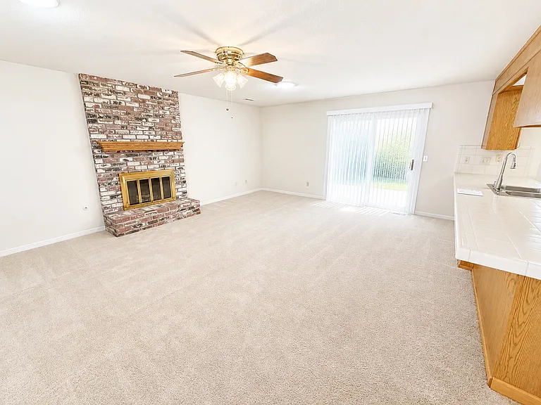 3306 Northstar Dr — Photo 2