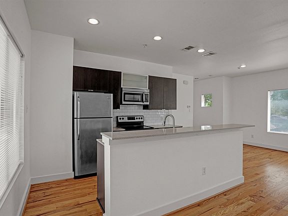 3rd image of 111 N Merrill Rd