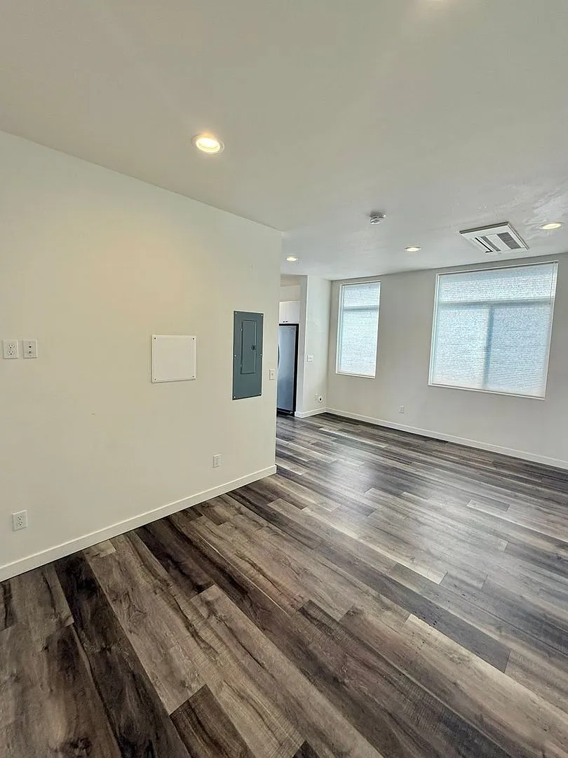 8BR Ravenna Home Steps from UW Ideal for Groups! — Photo 4