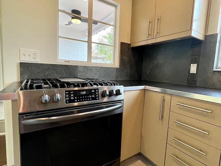 1414 E Palm Ln — Photo 29