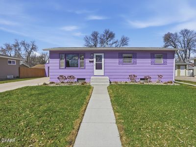 1902 S 17th St, Grand Forks, ND, 58201