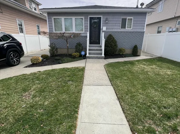 230 Mill Rd, Staten Island, NY 10306