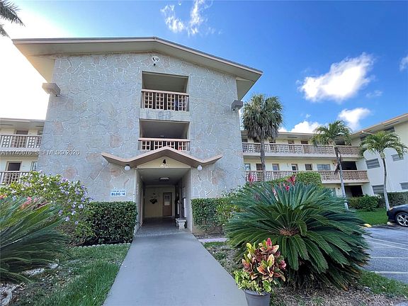 3rd image of 17090 NE 14th Ave APT 314