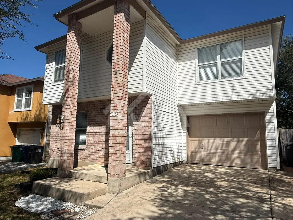 3 bed, 2.5 bath, 1369 sqft, $2,100 — Photo 2