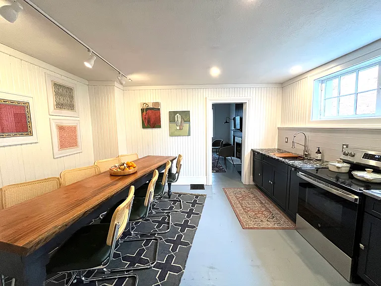 318 Front St — Photo 3