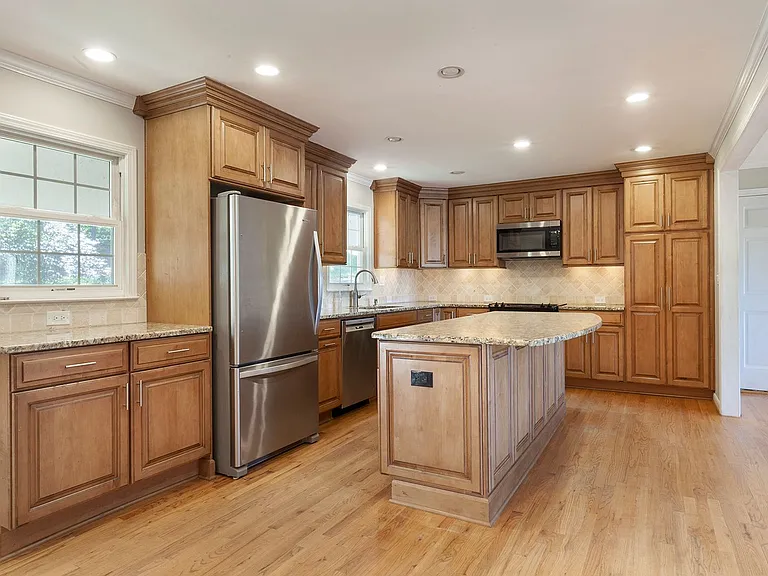 3741 Fox Glen Ct NE — Photo 13