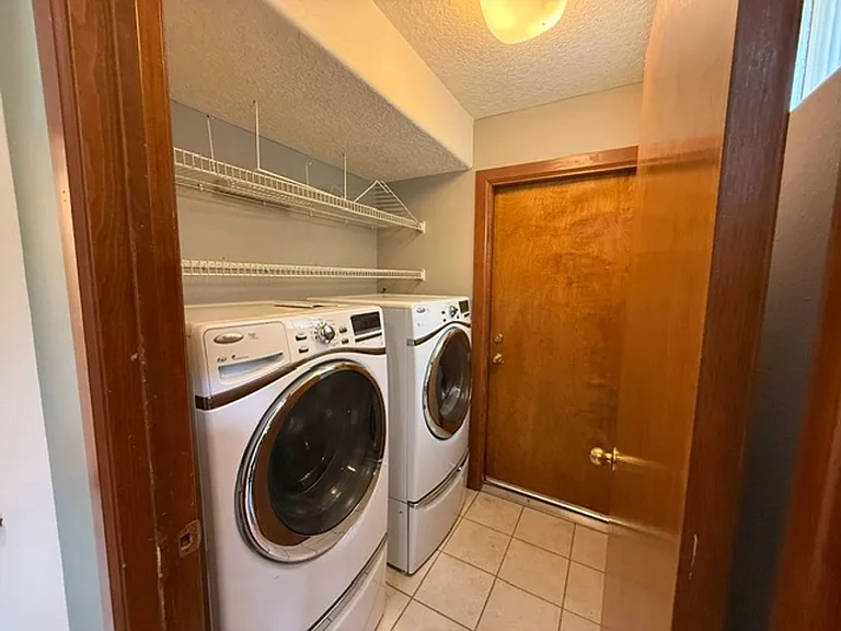 6105 Carousal Ave NW — Photo 18
