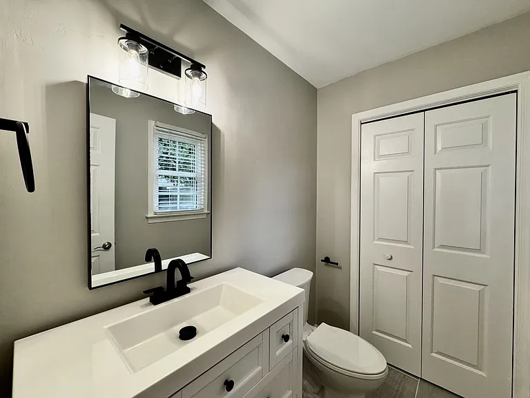 965 Commodore Dr — Photo 26