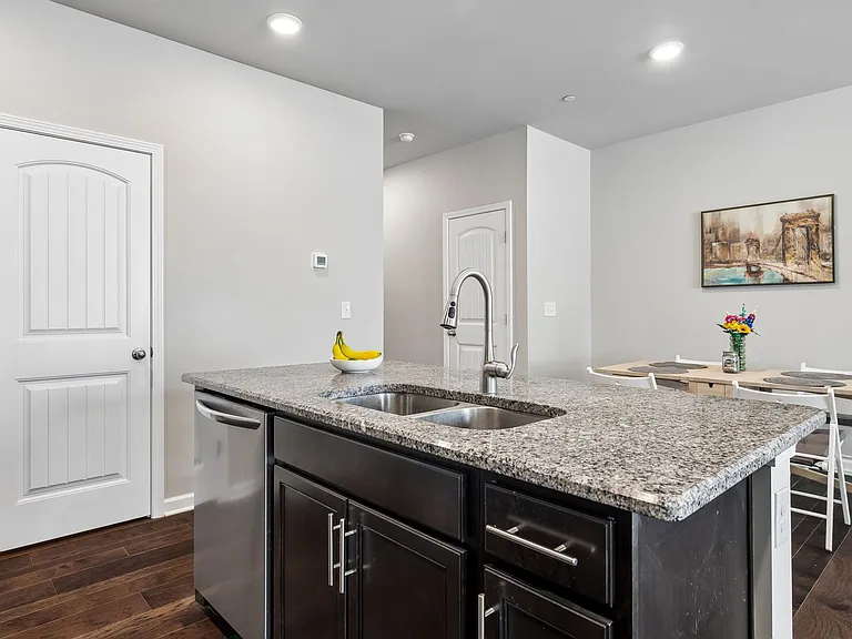 1045 Enclave Ave — Photo 8