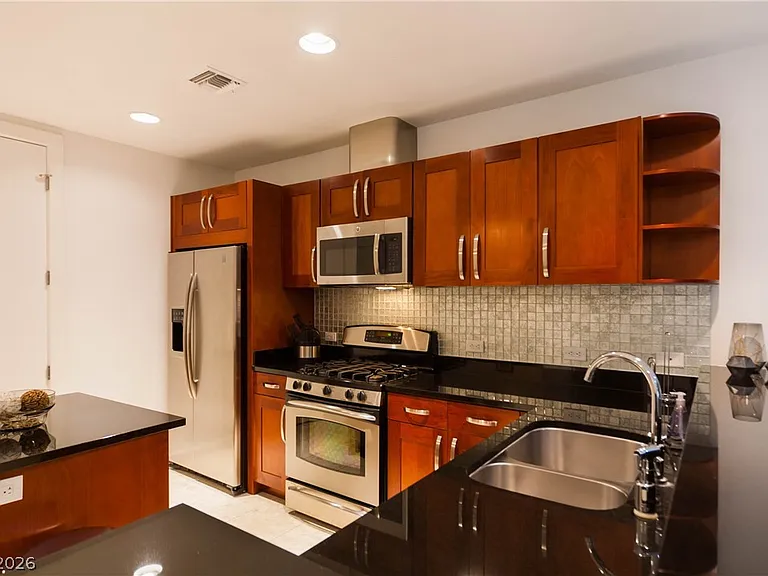 4525 Dean Martin Dr #1611 — Photo 10