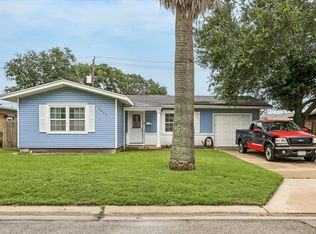 6605 Fairway Dr, Galveston, TX 77551