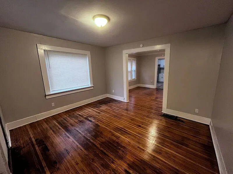 2 bed, 1.0 bath, 1044 sqft, $1,200 — Photo 2