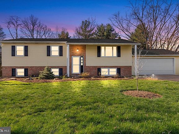 2nd image of 1600 Lori Lane Cir