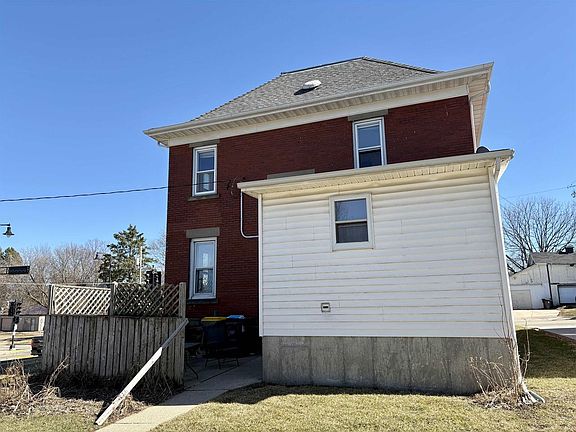 4th image of 903 13th Avenue