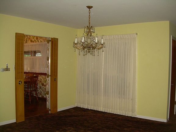 3rd image of 109  S. Elmhurst Avenue