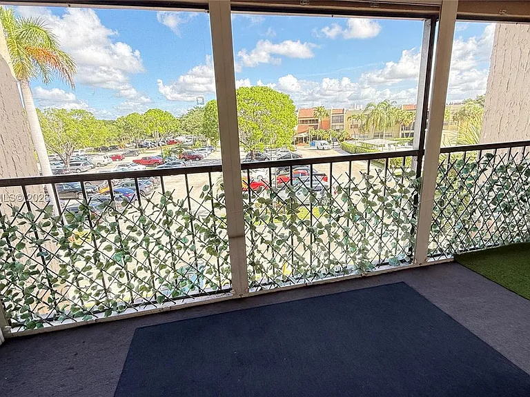 240 Lakeview Dr #306 — Photo 14