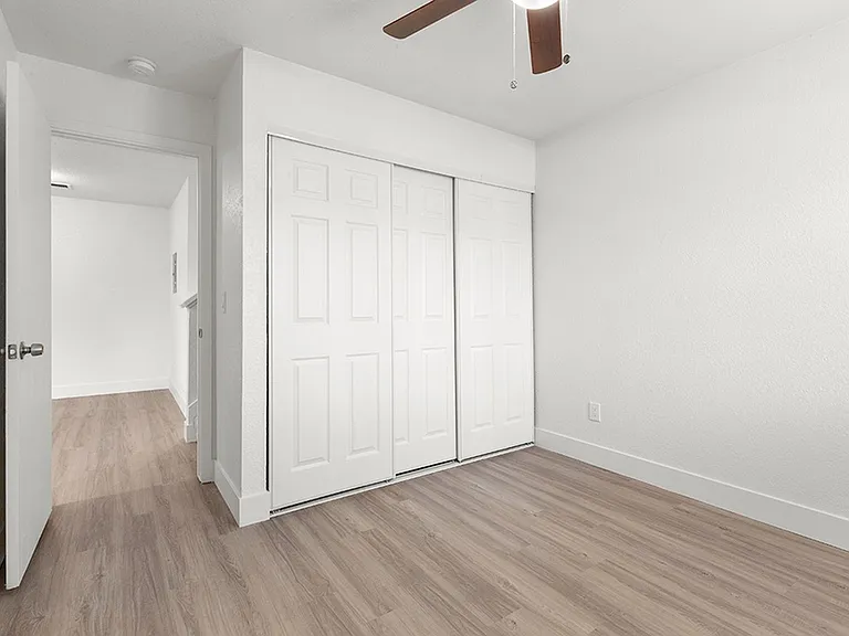 The Huntley Apartments — Photo 17