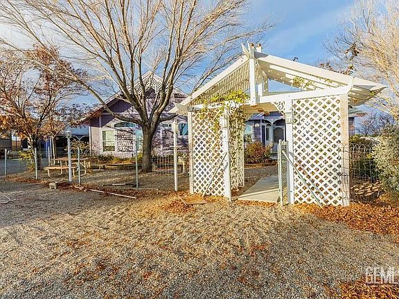 3rd image of 243 S Primavera St