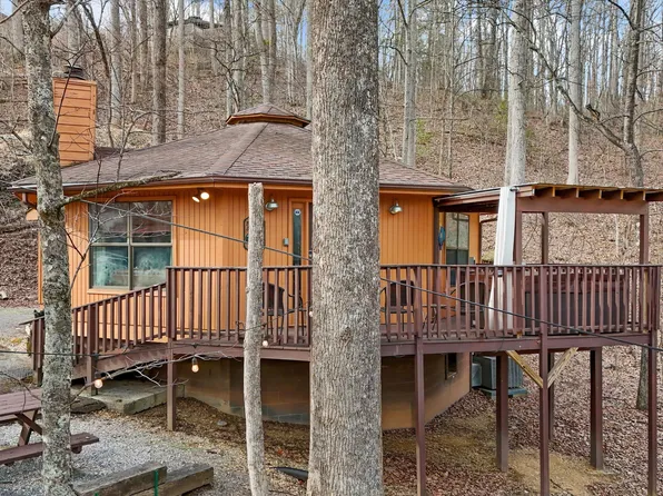 1103 Villa Dr, Gatlinburg, TN 37738