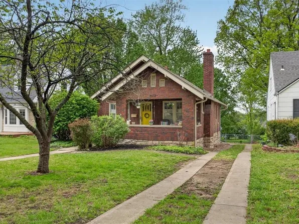 7918 Ward Parkway Pl, Kansas City, MO 64114