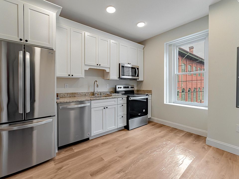 1st image of 16 Bedford Sq #200